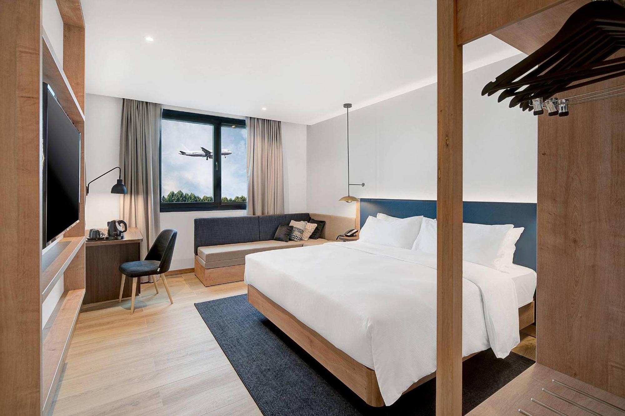 Hilton Garden Inn Bucharest Airport Otopeni Bagian luar foto