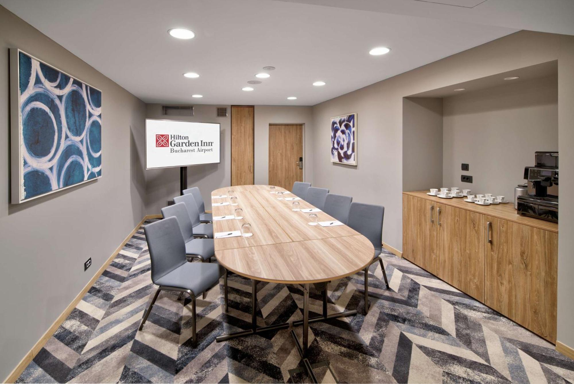Hilton Garden Inn Bucharest Airport Otopeni Bagian luar foto