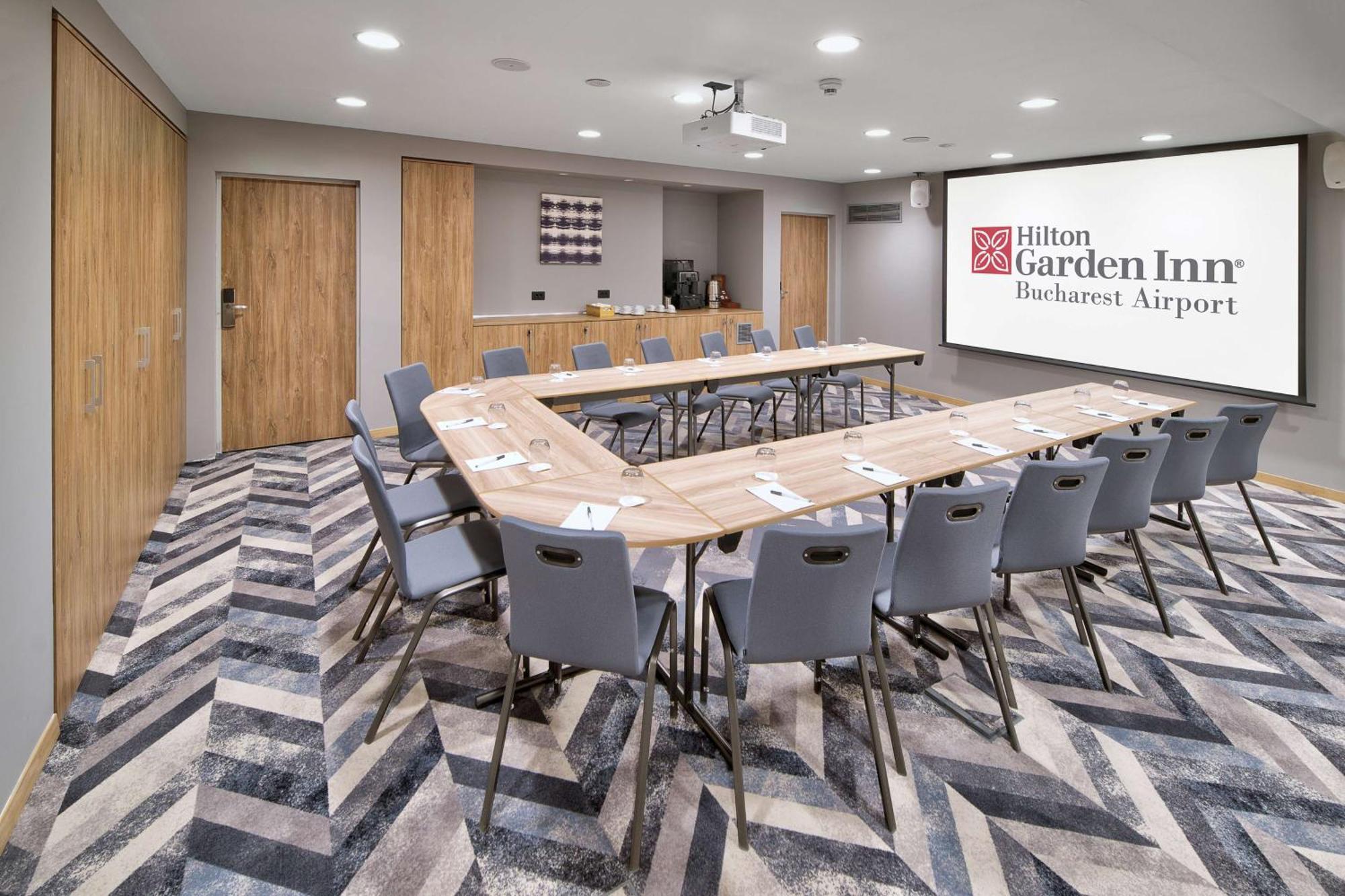 Hilton Garden Inn Bucharest Airport Otopeni Bagian luar foto