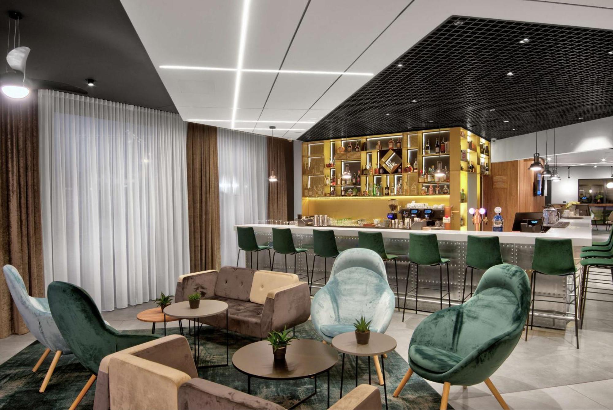 Hilton Garden Inn Bucharest Airport Otopeni Bagian luar foto